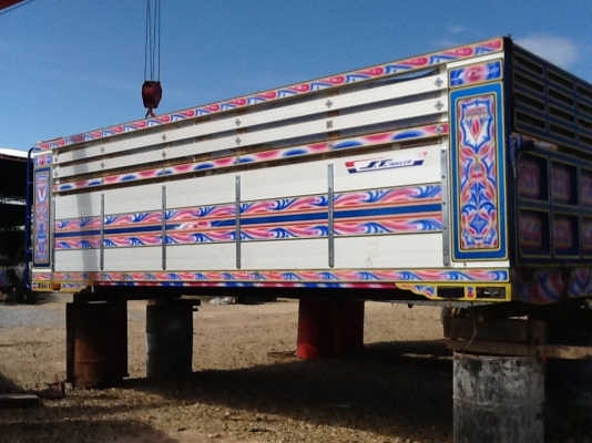 กระบะยกลงจากสิบล้อร๊อกกี้ สวยๆ พร้อมใช้งาน