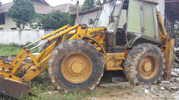 ขายรถตักหน้าขุดหลัง JCB 2 เพลา เล่มทะเบียน ราคา 420000