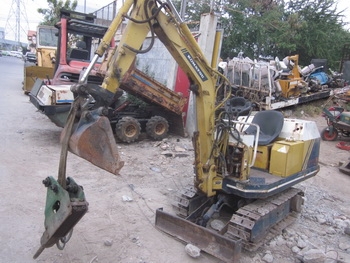 ขาย- รถขุด แบคโฮ มาพร้อมหัวกระแทกครับ KOMATSU PC 05 -5 พร้อมใช้งาน มือสองญี่ปุ่น สภาพสวยทีเดียว