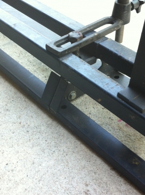 เครื่องกลึงไม้ KT จับไม้ได้ยาว1เมตร มีแผ่นจานกระดาษทรายขัดด้านหัวมอเตอร์ 1/2 แรงม้า