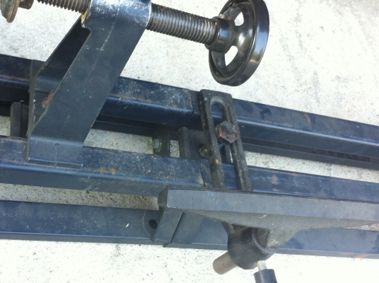 เครื่องกลึงไม้ KT จับไม้ได้ยาว1เมตร มีแผ่นจานกระดาษทรายขัดด้านหัวมอเตอร์ 1/2 แรงม้า