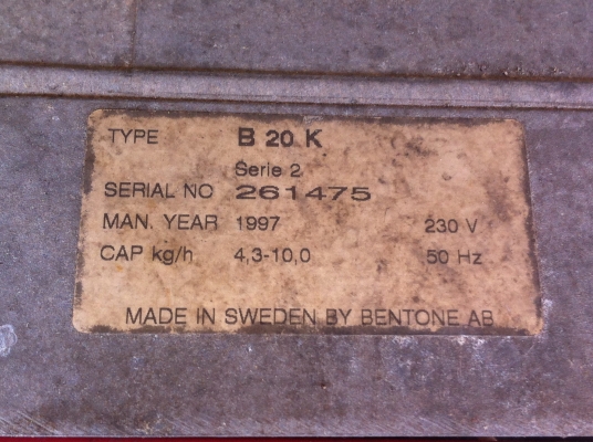 เครื่องพ่นไฟ (Burner)ยี่ห้อ BENTONE ของสวีเดนมีฐานให้พร้อม