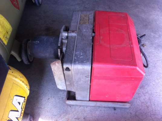 เครื่องพ่นไฟ (Burner)ยี่ห้อ BENTONE ของสวีเดนมีฐานให้พร้อม