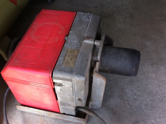 เครื่องพ่นไฟ (Burner)ยี่ห้อ BENTONE ของสวีเดนมีฐานให้พร้อม