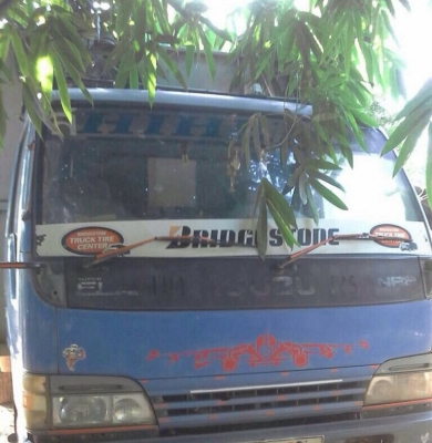 หกล้อ อีซูซุ NPR130แรงปี48 แอร์ พาเวอร์ ล่างFหลังFหลัง รถบรรทุกหมูค็อก2ชั้น สภาพดีพร้อมใช้งาน ทะเบียนพร้อมโอน รถห้างมือเดียว