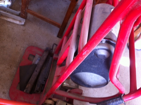 รถเข็นของแบบขึ้น-ลงบันไดได้ใช้ระบบแบตเตอรี่ช่วยการทำงาน