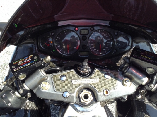 ธารนนทบุรี///ขายHAYABUSA GSX1300 ปี2000 สภาพนางฟ้า สเปค เมกา ไมล์340 ไม่ตัดรอบ ชุดแต่งปี2006 รอบคัน อินวอย + สรรพสามิตแท้คับ ราคา 179,000 บาท