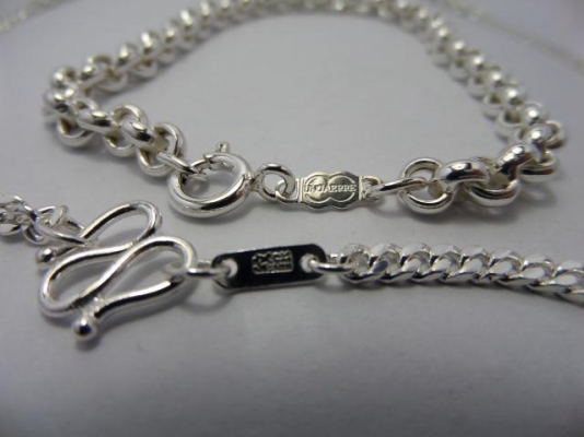 สร้อยคอและสร้อยข้อมือเงินแท้