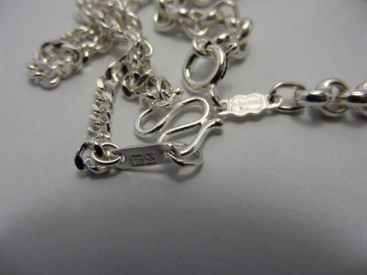 สร้อยคอและสร้อยข้อมือเงินแท้