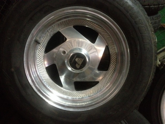 ล้ออเมริกาเเท้ๆครับขอบ15 กว้าง7นิ้ว5รู120เก่าญี่ปุ่นสภาพสวย