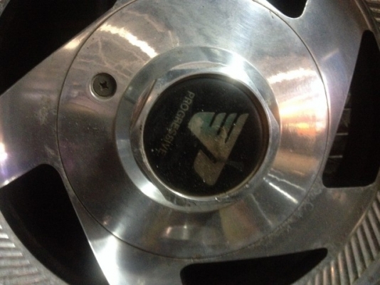 ล้ออเมริกาเเท้ๆครับขอบ15 กว้าง7นิ้ว5รู120เก่าญี่ปุ่นสภาพสวย