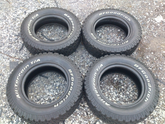 ขายยาง BF ALL-Terrain T/A ขนาด235/70R16  ปี08 สวยๆ(ไม่มีปะ) จำนวน 4 เส้น