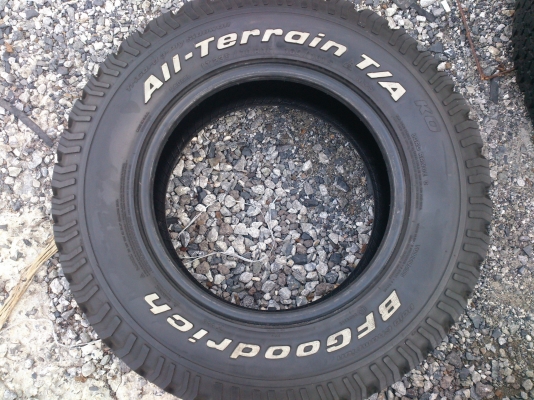 ขายยาง BF ALL-Terrain T/A ขนาด235/70R16  ปี08 สวยๆ(ไม่มีปะ) จำนวน 4 เส้น