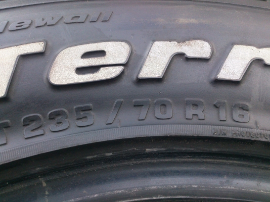 ขายยาง BF ALL-Terrain T/A ขนาด235/70R16  ปี08 สวยๆ(ไม่มีปะ) จำนวน 4 เส้น