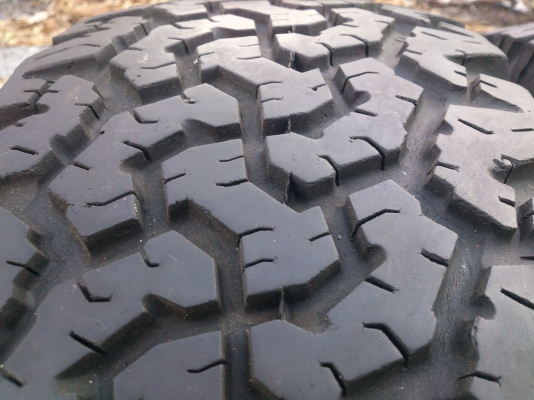 ขายยาง BF ALL-Terrain T/A ขนาด235/70R16  ปี08 สวยๆ(ไม่มีปะ) จำนวน 4 เส้น