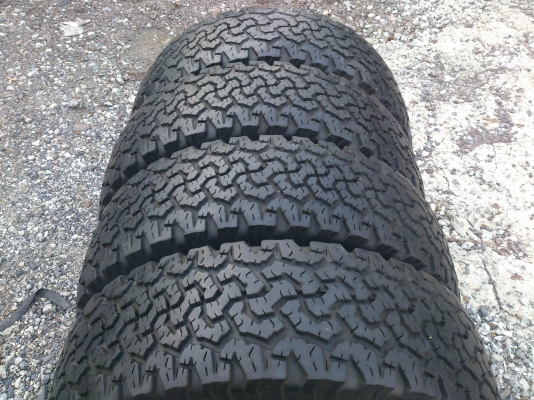 ขายยาง BF ALL-Terrain T/A ขนาด235/70R16  ปี08 สวยๆ(ไม่มีปะ) จำนวน 4 เส้น