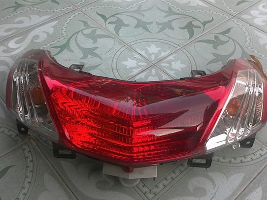 ขายไฟท้าย new majesty 4d9   ราคา 4000