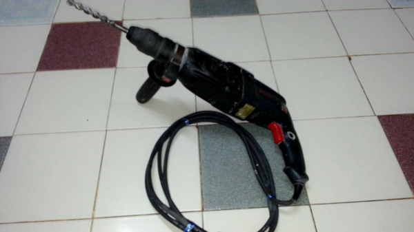 ขายสว่านโรตารี่3ระบบยี่ห้อBOSCHรุ่นเก่าmade in germanyแท้ๆเดิมๆทนๆพร้อมลุยงานหนักได้ยาวๆครับ ขายสว่านโรตารี่3ระบบยี่ห้อBOSCHรุ่นเก่าmade in germanyแท้ๆเดิมๆทนๆพร้อมลุยงานหนักได้ยาวๆครับ