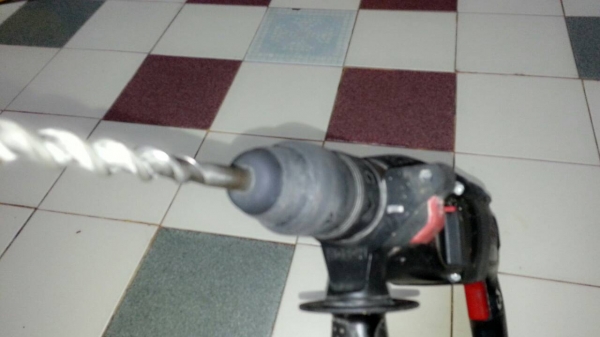 ขายสว่านโรตารี่3ระบบยี่ห้อBOSCHรุ่นเก่าmade in germanyแท้ๆเดิมๆทนๆพร้อมลุยงานหนักได้ยาวๆครับ ขายสว่านโรตารี่3ระบบยี่ห้อBOSCHรุ่นเก่าmade in germanyแท้ๆเดิมๆทนๆพร้อมลุยงานหนักได้ยาวๆครับ