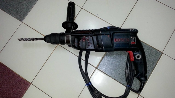 ขายสว่านโรตารี่3ระบบยี่ห้อBOSCHรุ่นเก่าmade in germanyแท้ๆเดิมๆทนๆพร้อมลุยงานหนักได้ยาวๆครับ ขายสว่านโรตารี่3ระบบยี่ห้อBOSCHรุ่นเก่าmade in germanyแท้ๆเดิมๆทนๆพร้อมลุยงานหนักได้ยาวๆครับ