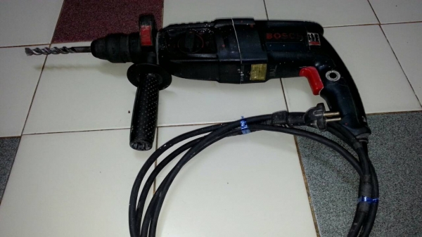 ขายสว่านโรตารี่3ระบบยี่ห้อBOSCHรุ่นเก่าmade in germanyแท้ๆเดิมๆทนๆพร้อมลุยงานหนักได้ยาวๆครับ