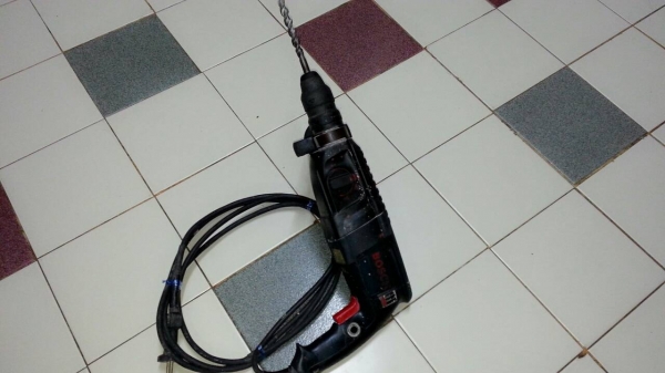 ขายสว่านโรตารี่3ระบบยี่ห้อBOSCHรุ่นเก่าmade in germanyแท้ๆเดิมๆทนๆพร้อมลุยงานหนักได้ยาวๆครับ ขายสว่านโรตารี่3ระบบยี่ห้อBOSCHรุ่นเก่าmade in germanyแท้ๆเดิมๆทนๆพร้อมลุยงานหนักได้ยาวๆครับ