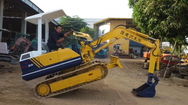 ขายรถขุด( ลดกระหน่ำเอาใจลูกค้า)KOMATSU PC20รุ่น5เก่านอกแท้ญี่ปุ่นมีเอกสารแจ้งจำหน่ายอินวอยพร้อมจดไม่เคยใช้งานในไทยครับ