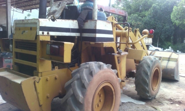 รถตัก KOMATSU  505  ( เอวออน )   สนใจติดต่อ 081 - 6079515