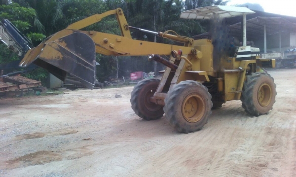 รถตัก KOMATSU  505  ( เอวออน )   สนใจติดต่อ 081 - 6079515