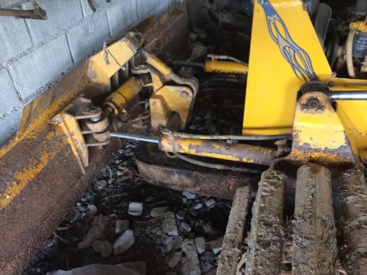 รถไถ KOMATSU  D21P.   สนใจติดต่อ 081 - 6079515