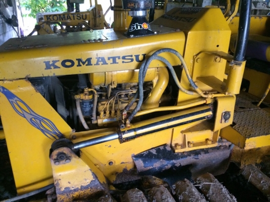 รถไถ KOMATSU  D21P.   สนใจติดต่อ 081 - 6079515