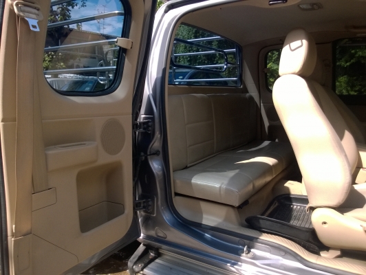 รถมือเดียว ขายพร้อมทะเบียนสวย ตน5050 วิ่งน้อย 9x,xxxกิโล เดิมบางไม่เคยทำสีซักชิ้น ไม่มีชน แอร์เย็นเพลงดัง ภายในสวยไม่มีชำรุด