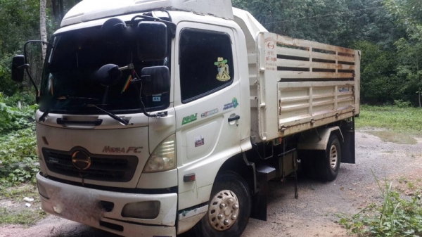 รถฮีโน่ 6 ล้อดั้ม FC4J  150 แรงม้า. ปี 50   สนใจติดต่อ 081 - 6079515