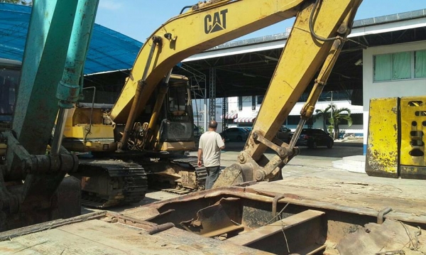 ***ขายแล้วครับขอบคุณ Truck2hand ขายแบคโฮ CATTERPILLAR CAT320 V.2 เครื่องเดิม ปั้มเดิม ไฟตัดมอเตอร์คันเร่ง บูมอาร์มสวยไม่ปะ บุ้งกี๋ดี ยังหนา เอวดี แน่นดี ช่วงล่าง60-70\% โซ่ดีหนา แทร็กดีหนา แต่ไม่ครบ เฟรมหนาไม่ปะ โรลเลอร์ดี สป็อคเก็ตดี บอดี้ต้องเก็บ เก๋งกระ ***ขายแล้วครับขอบคุณ Truck2hand ขายแบคโฮ CATTERPILLAR CAT320 V.2 เครื่องเดิม ปั้มเดิม ไฟตัดมอเตอร์คันเร่ง บูมอาร์มสวยไม่ปะ บุ้งกี๋ดี ยังหนา เอวดี แน่นดี ช่วงล่าง60-70\% โซ่ดีหนา แทร็กดีหนา แต่ไม่ครบ เฟรมหนาไม่ปะ โรลเลอร์ดี สป็อคเก็ตดี บอดี้ต้องเก็บ เก๋งกระ