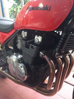 ขาย-แลก kawasaki zephyr400 ทะเบียน(ชื่อผมเอง)ขาย69,000บาท หรือแลกSR400 อินวอย สพม สนใจดูรถได้แถวรัชดา0875551797
