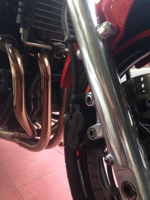 ขาย-แลก kawasaki zephyr400 ทะเบียน(ชื่อผมเอง)ขาย69,000บาท หรือแลกSR400 อินวอย สพม สนใจดูรถได้แถวรัชดา0875551797
