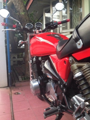 ขาย-แลก kawasaki zephyr400 ทะเบียน(ชื่อผมเอง)ขาย69,000บาท หรือแลกSR400 อินวอย สพม สนใจดูรถได้แถวรัชดา0875551797