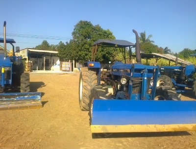 ขายรถไถ  FORD  รุ่น6610 AT 4X4 รถปี07   คานหน้าคาลาโล่ สนใจ0810076640