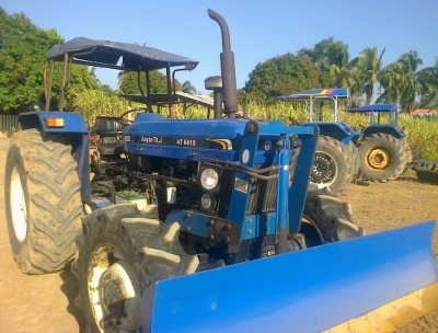 ขายรถไถ  FORD  รุ่น6610 AT 4X4 รถปี07   คานหน้าคาลาโล่ สนใจ0810076640