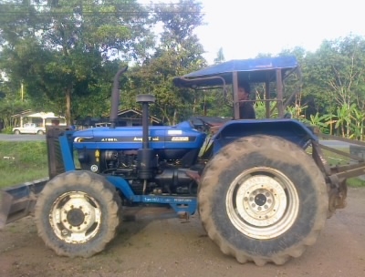 ขายรถไถ  FORD  รุ่น6610 AT 4X4 รถปี07   คานหน้าคาลาโล่ สนใจ0810076640