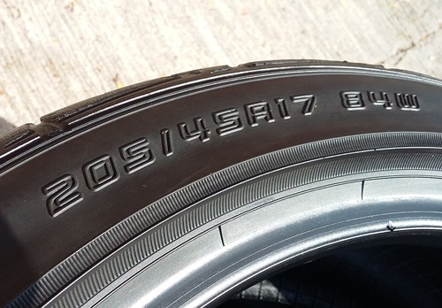ยาง,205-45-17 DUNLOP-703 สภาพดีปี12ไม่ปะหนึ่งคู่ 1,800