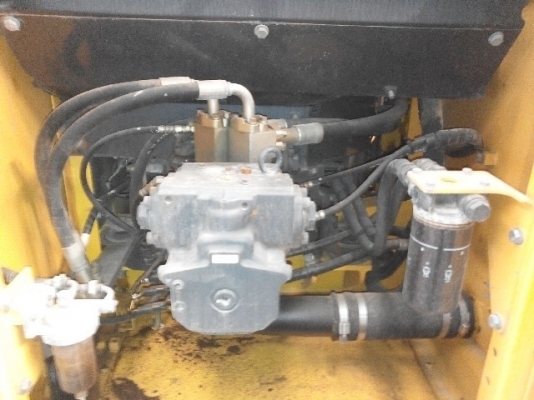 รถขุด Komatsu PC200-7 เครื่องยนต์: Komatsu 6 สูบ นำเข้าจากยุโรป สนใจโทร. 080-6565422 (หนิง)