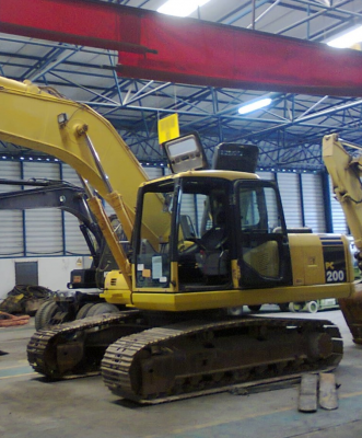 รถขุด Komatsu PC200-7 เครื่องยนต์: Komatsu 6 สูบ นำเข้าจากยุโรป สนใจโทร. 080-6565422 (หนิง)