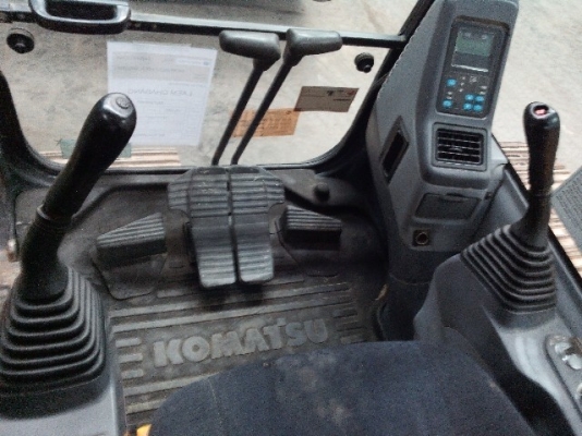 รถขุด Komatsu PC200-7 เครื่องยนต์: Komatsu 6 สูบ นำเข้าจากยุโรป สนใจโทร. 080-6565422 (หนิง)