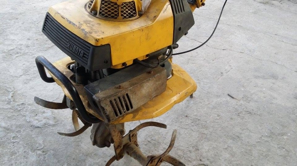 รถพรวนดิน KUBOTA เก่าญี่ปุ่น ขนาด 2.5 แรง เครื่องยนต์ติดง่าย สภาพสวย พร้อมใช้งาน เหมาะสำหรับผู้ใช้ที่ต้องการความสะดวกในการเคลื่อนย้าย สามารถทำงานในที่แคบได้ รถพรวนดิน KUBOTA เก่าญี่ปุ่น ขนาด 2.5 แรง เครื่องยนต์ติดง่าย สภาพสวย พร้อมใช้งาน เหมาะสำหรับผู้ใช้ที่ต้องการความสะดวกในการเคลื่อนย้าย สามารถทำงานในที่แคบได้