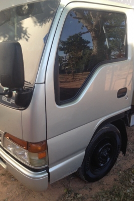 ขาย อีซูซุ NKR100 แรง  เครื่องดี  คลัชชีสวย ยางดี 4 เส้น แอร์เย็น