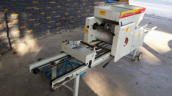 เครื่องโรยเมล็ด KONMAR เก่าญี่ปุ่น รุ่น SP-G22 สภาพสวยพร้อมใช้งาน เครื่องโรยเมล็ด KONMAR เก่าญี่ปุ่น รุ่น SP-G22 สภาพสวยพร้อมใช้งาน