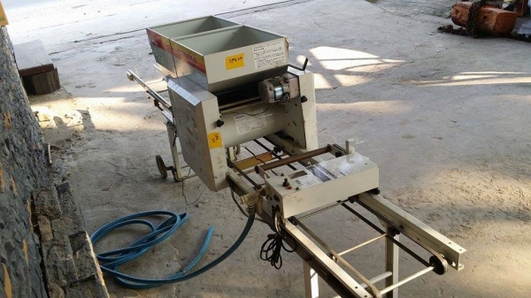 เครื่องโรยเมล็ด KONMAR เก่าญี่ปุ่น รุ่น SP-G22 สภาพสวยพร้อมใช้งาน เครื่องโรยเมล็ด KONMAR เก่าญี่ปุ่น รุ่น SP-G22 สภาพสวยพร้อมใช้งาน