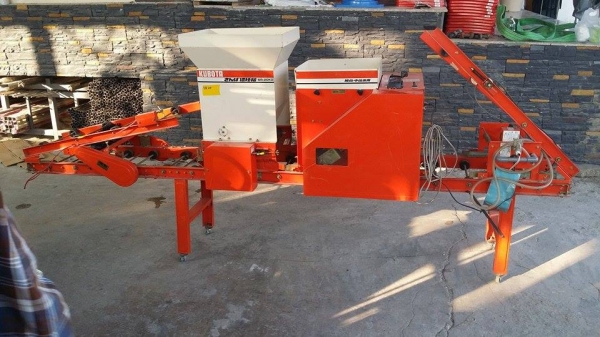 เครื่องโรยเมล็ด KUBOTA เก่าญี่ปุ่น รุ่น SR20KD สภาพสวยพร้อมใช้งาน แบบใช้มอเตอร์ขับเคลื่่อนตัว เครื่องโรยเมล็ด KUBOTA เก่าญี่ปุ่น รุ่น SR20KD สภาพสวยพร้อมใช้งาน แบบใช้มอเตอร์ขับเคลื่่อนตัว