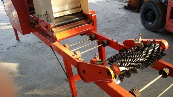 เครื่องโรยเมล็ด KUBOTA เก่าญี่ปุ่น รุ่น SR20KD สภาพสวยพร้อมใช้งาน แบบใช้มอเตอร์ขับเคลื่่อนตัว เครื่องโรยเมล็ด KUBOTA เก่าญี่ปุ่น รุ่น SR20KD สภาพสวยพร้อมใช้งาน แบบใช้มอเตอร์ขับเคลื่่อนตัว